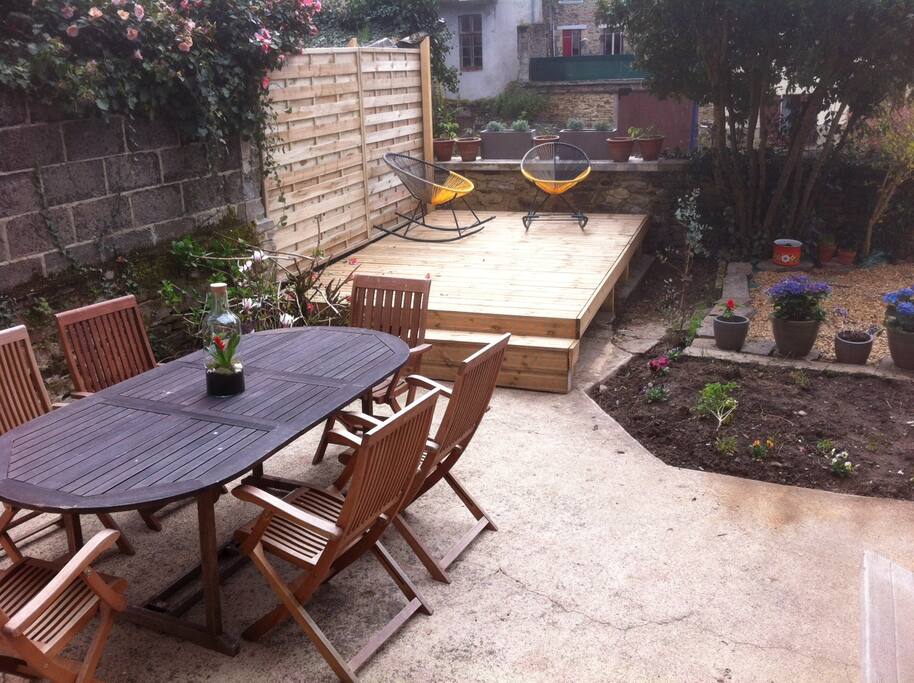 Courtyard Garden and Deck