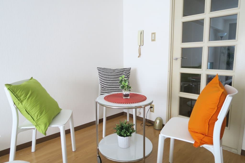 table & chairs