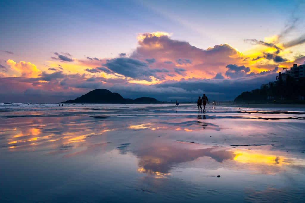 Praia ao entardecer