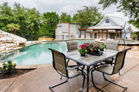 The Getaway-A Southern Chic Farmhouse Style Home with Pool