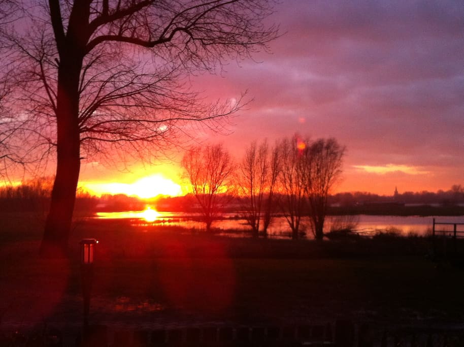 Uitzicht vanuit tuin/woonkamer