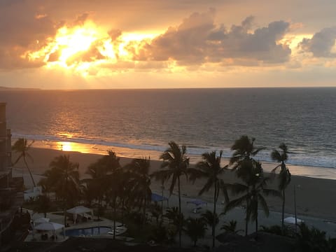 Beautiful, Spacious, Beach Condo in CasaBlanca