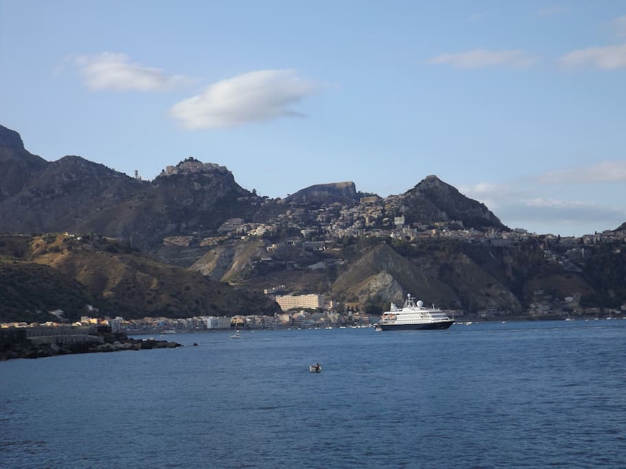 la baia di Giardini Naxos