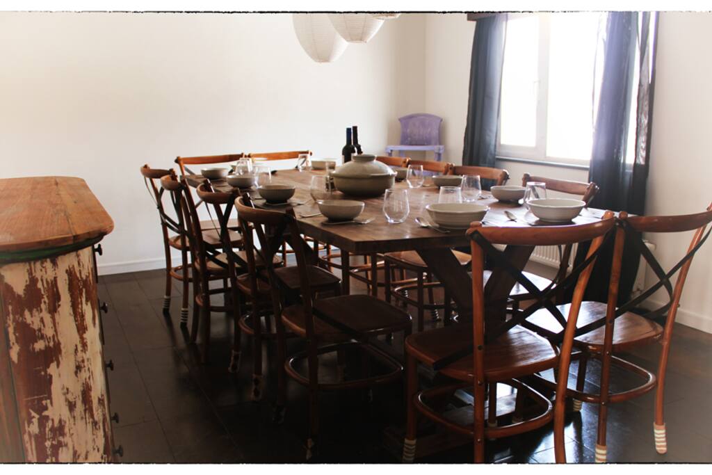 Big dining room table with space for everyone.