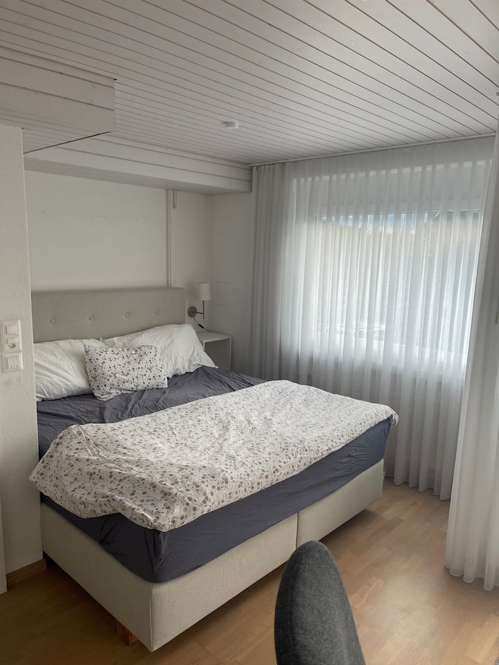 מיטה גדולה ונעימה