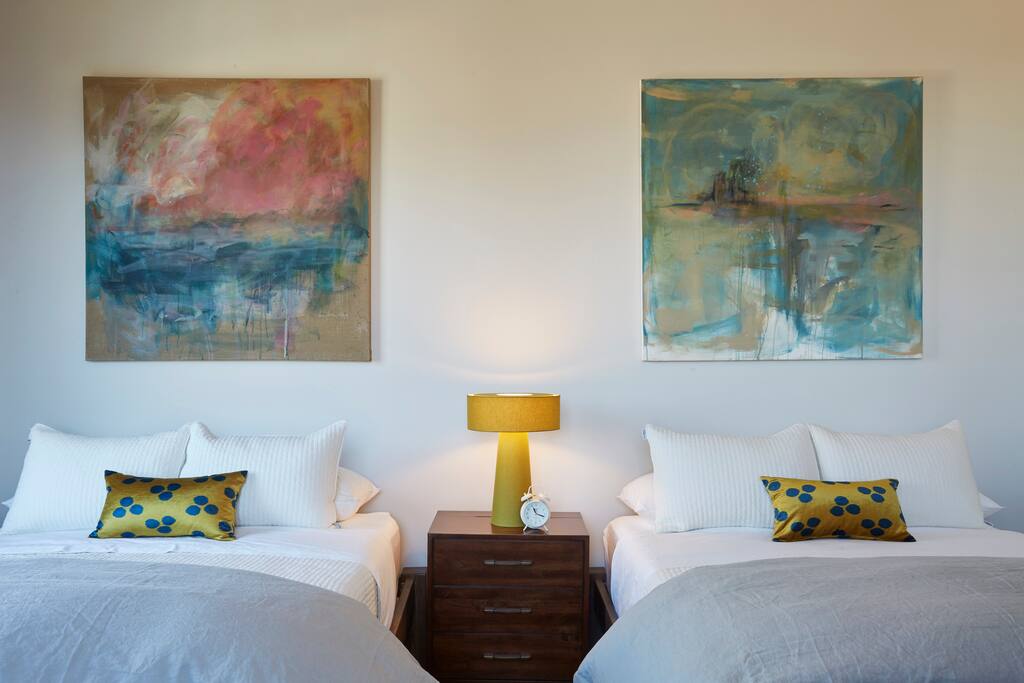Suite 7: This 500 sq ft double queen corner suite comes w/ exposed Cream City brick and offerings from some of Milwaukee’s finest artists. Also, featuring Apple TV, high speed internet and local cable, this suite can adjoin suite 5 to make any family feel at home.