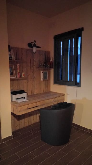 Common area Desk