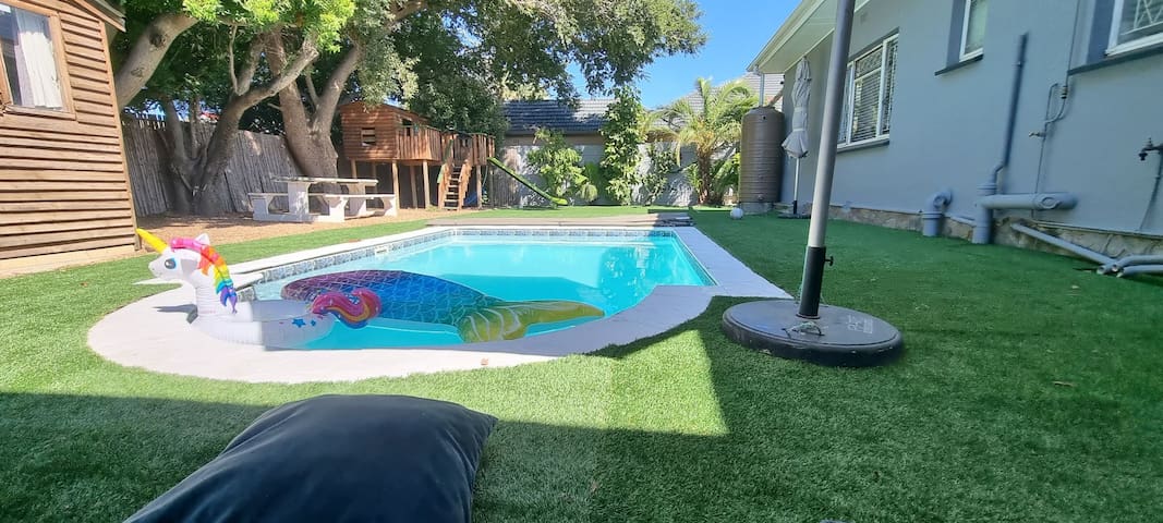 Spacious family home close to beach &pet friendly