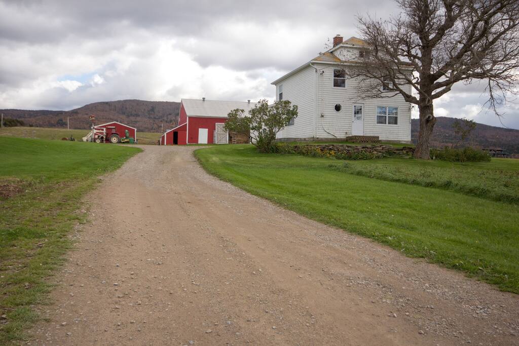 Chez Edmond in the Fall with barn in background