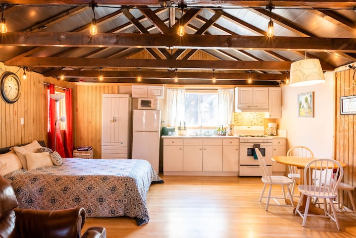 Cozy Tiny House Cabin Romantic Hideaway Cottages For Rent In