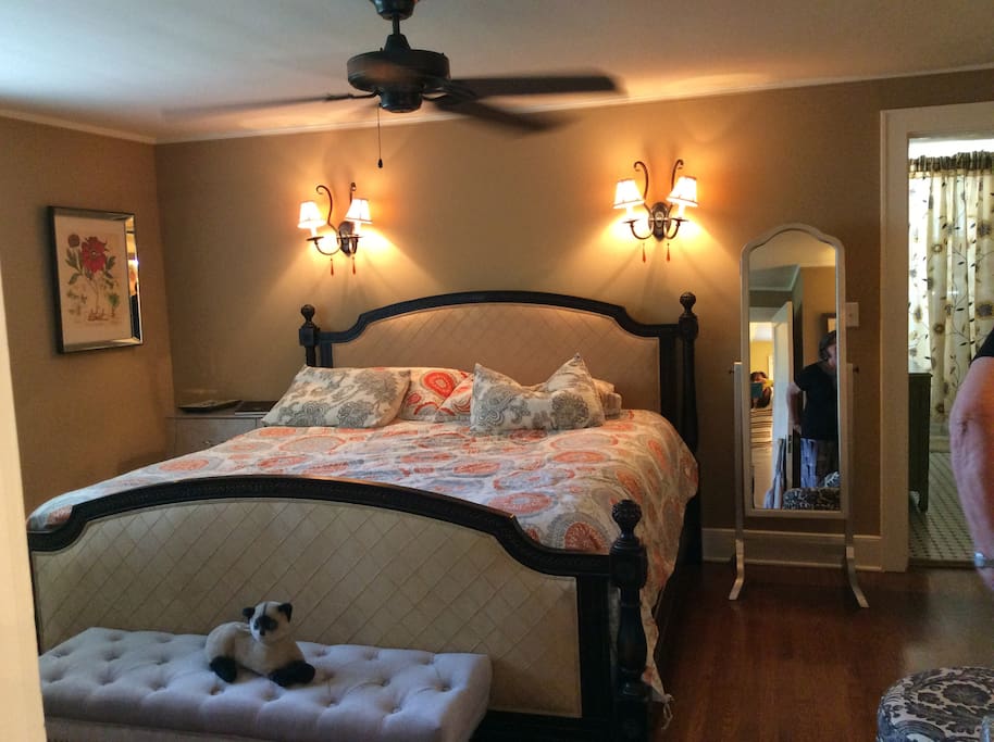 Very comfortable king size bed upstairs plus a laundry room and ensuite bathroom.