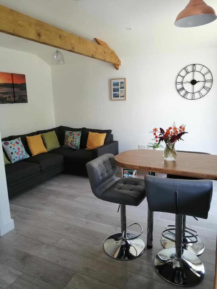 Cosy 1 Bedroom Cottage With Private Sunny Garden - Bosherston Lily ponds