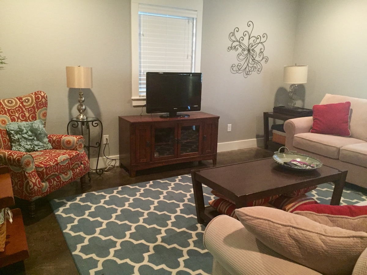 Successful Airbnb property: Guest House South College Station in College Station