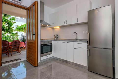Top performing Airbnb: ApartmentDuzevic in Velo Grabje
