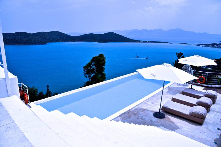 INFINITY ART VILLA gallery image 2