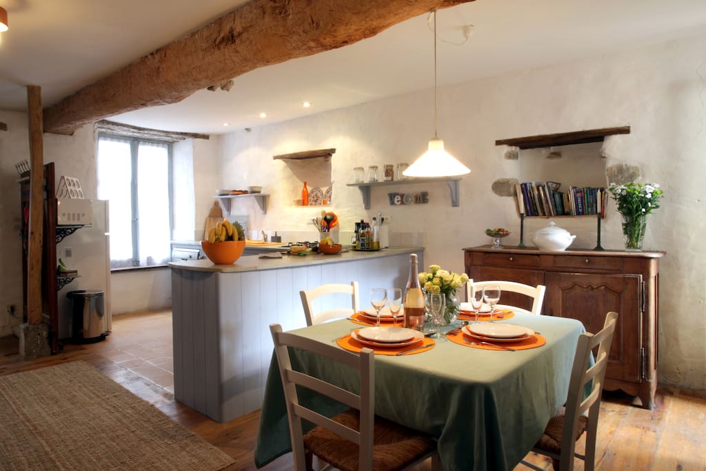 Excellent for cooking and chatting, after a day's sightseeing.
