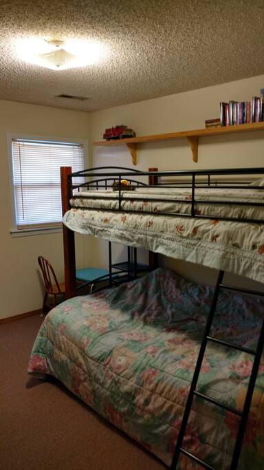Kid's Bedroom.
Double bottom
Single top