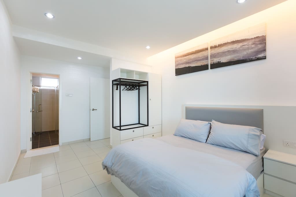 Master bedroom with queen size bed. Come with TV sets, wardrobe and work desk. Hair dryer provided and it in the wardrobe.
