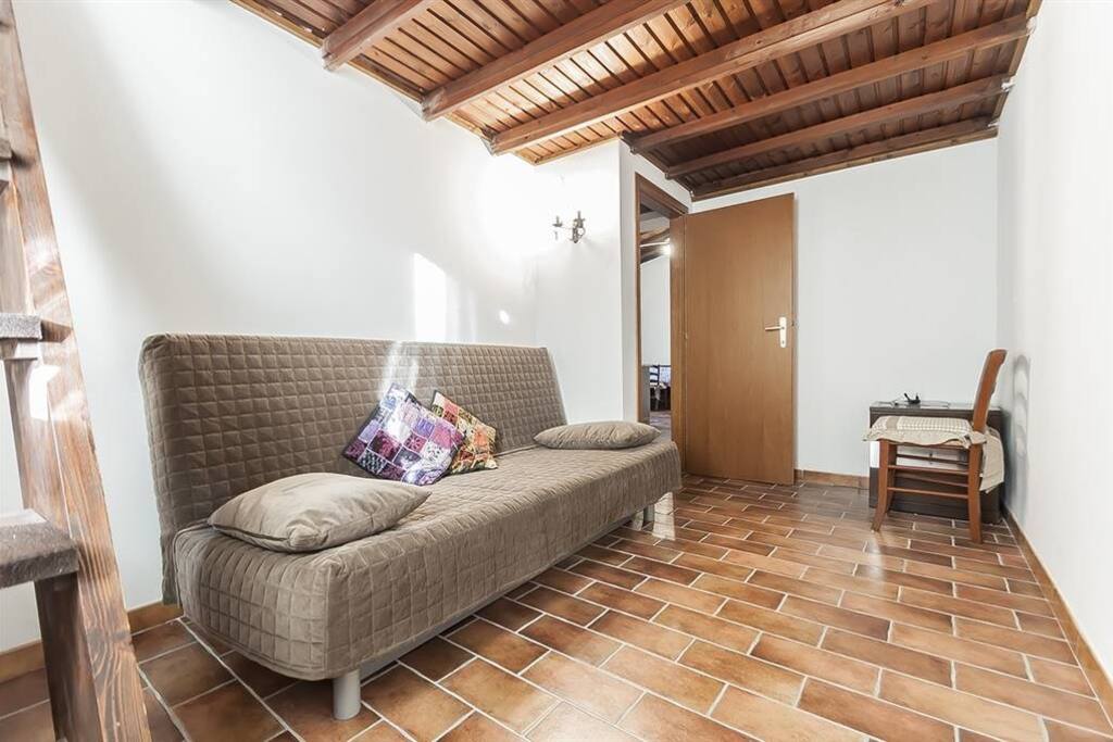 CAMERINA CON DIVANO LETTO