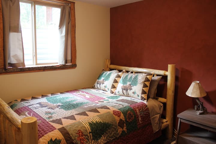 1楼房间内有标准双人床