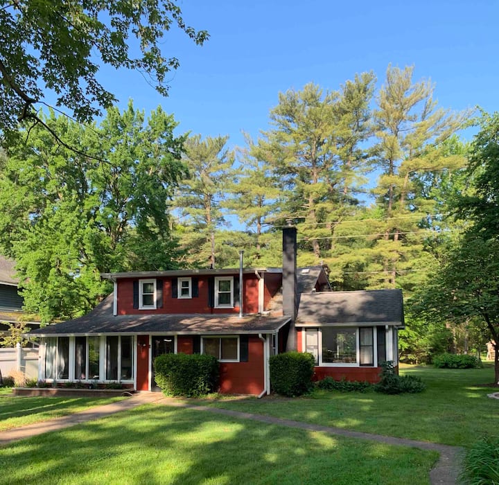 Private home with heated pool hot tub large yard !