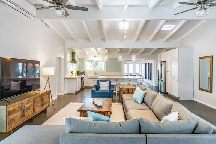 The Pool House in Kailua with 3,200 sf, 6bed/4bath gallery image 5