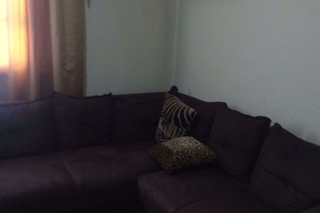 Sala espaçosa apenas para descanso (Televisão apenas disponível na cozinha\sala)