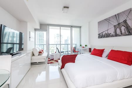 Waterfront Spacious Luxury Studio at IconBrickell