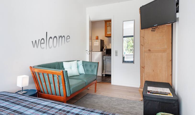Nice double room with tv and wi-fi - own entrance