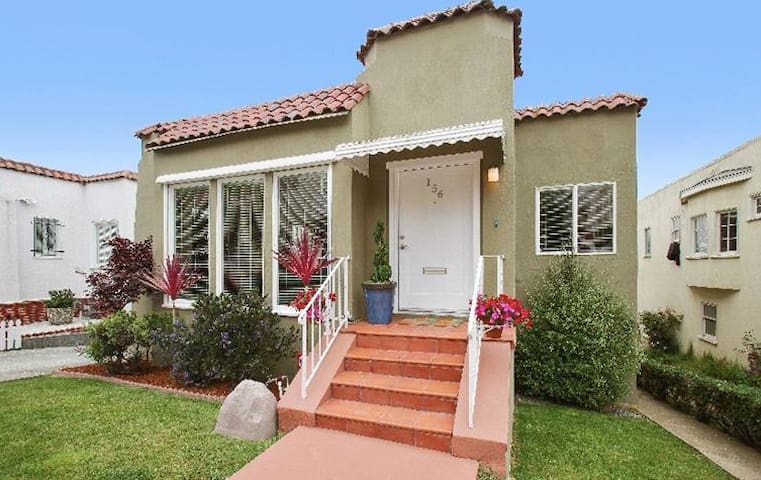 Sunny, family-friendly and charming gallery image 2