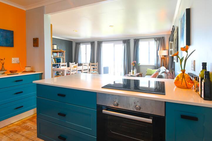 Ocean View Beach Cottage in Scarborough gallery image 5