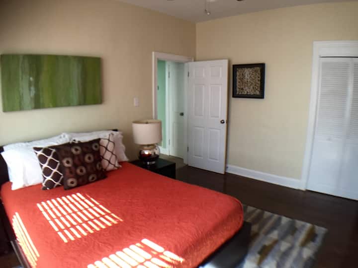 Საძინებელი №1 დიდი საწოლით