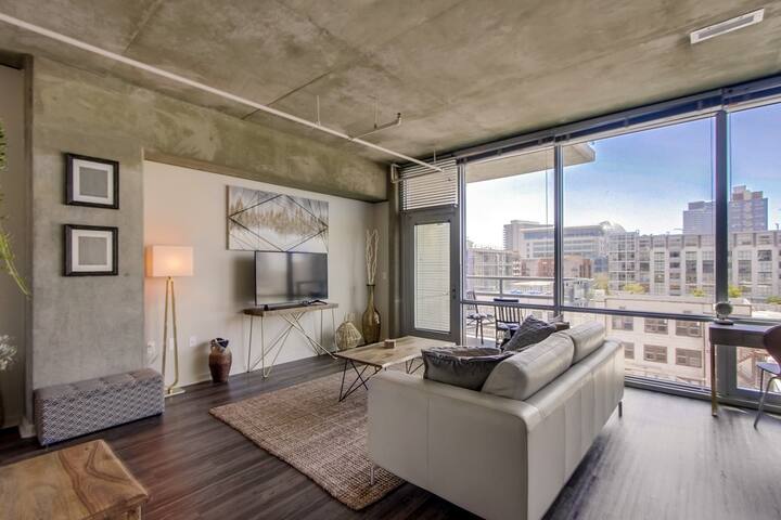 Breathtaking Views Perfect for Business & Leisure gallery image 4