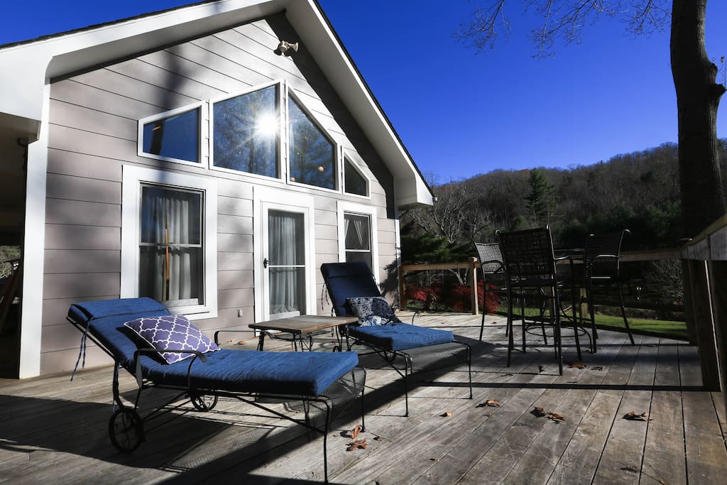 Back yard decking with lounges. Private, treed bkyd.