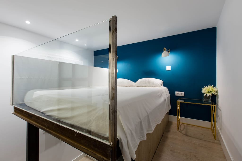 Double bed 140 x 200cm