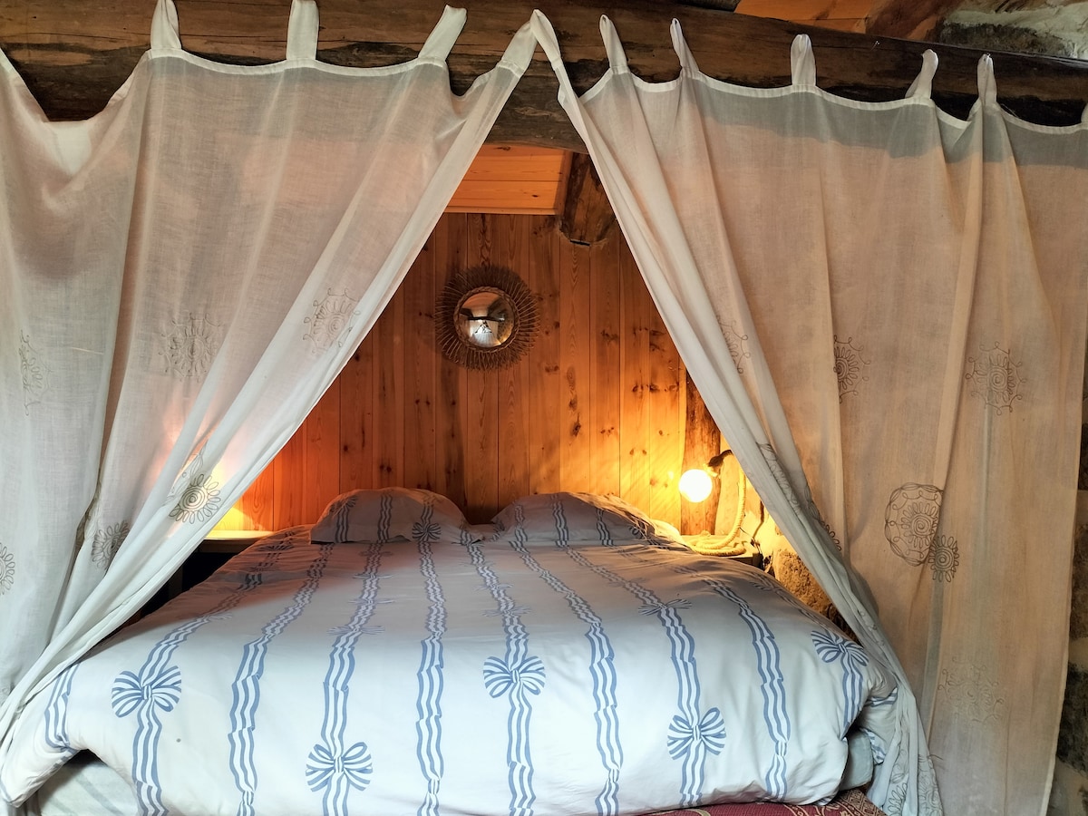 Chambre 3. Lit 140. 适合两人入住。可以添加90 * * *地板床垫