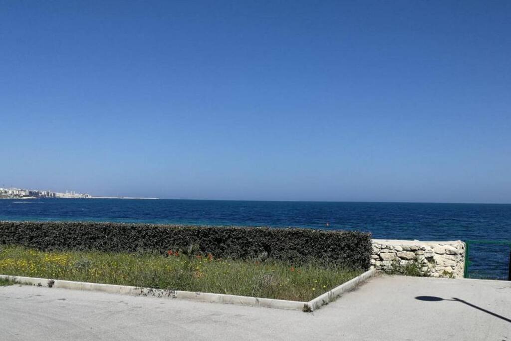 Villetta sita in un residence privato con accesso al mare (50m) beach house with private beach access
