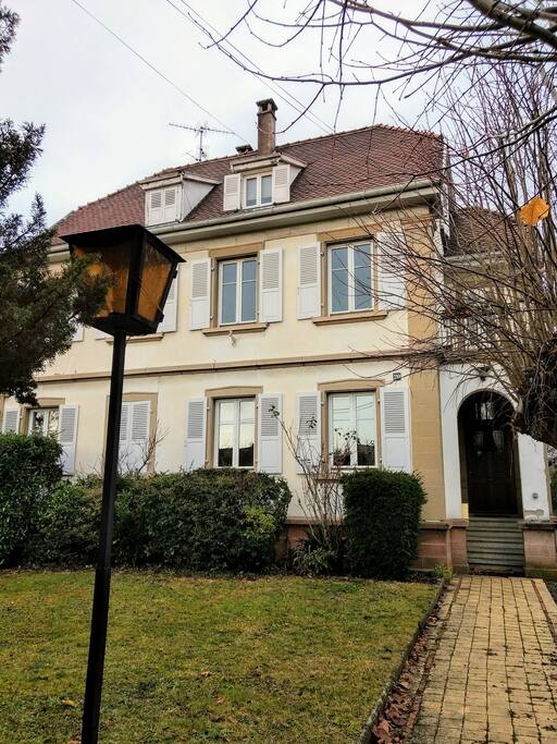 L'entrée de la Maison