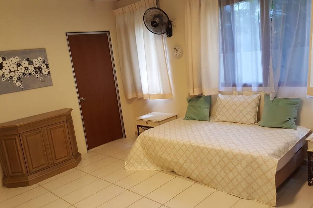 LIVING ROOM, EXTRA SINGLE BED