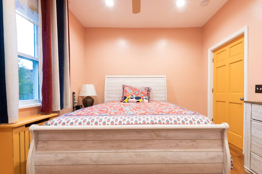 Quality Queen Bed With Hybrid Comfortable Mattress By Ashley’s.