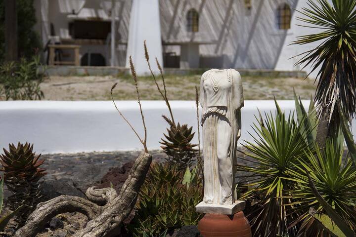 6 bedroom luxury villa in Pyrgos gallery image 4