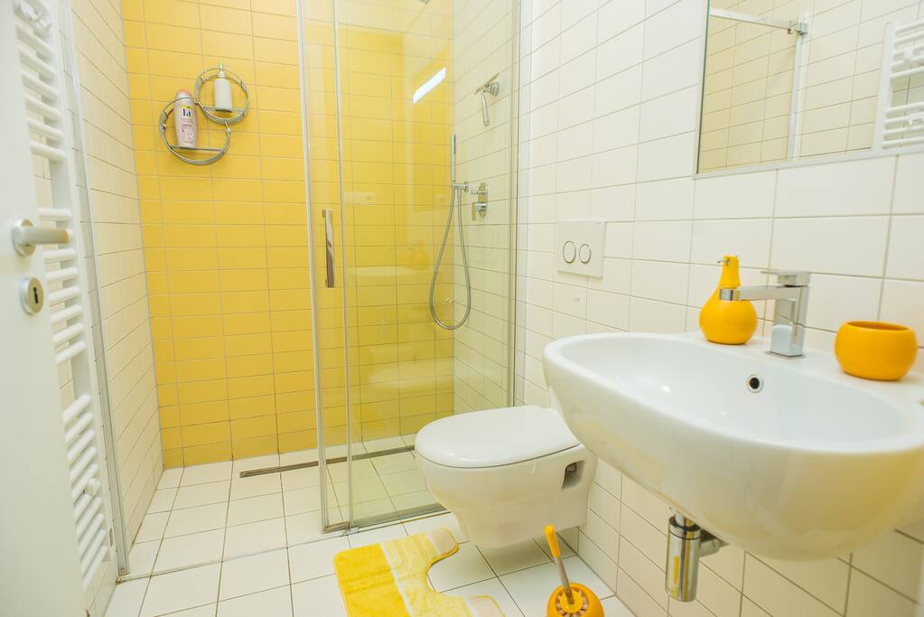 Jane is crazy super clean person:) The apartment is always well prepared:)