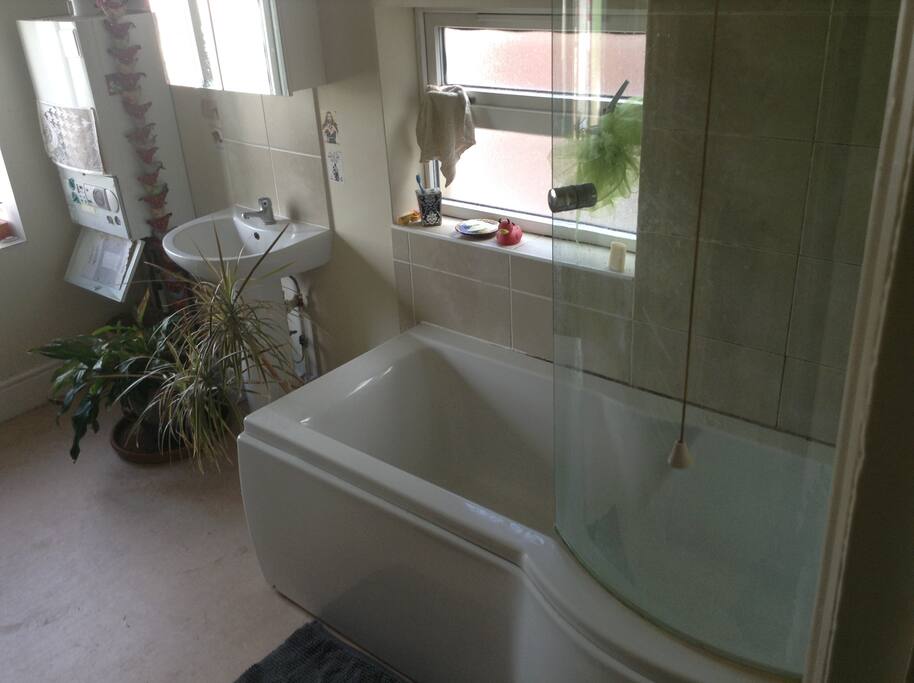 Bath with overhead shower, 'faith in nature' soap and new toothbrush provided, towel for use, recycled toilet paper ...