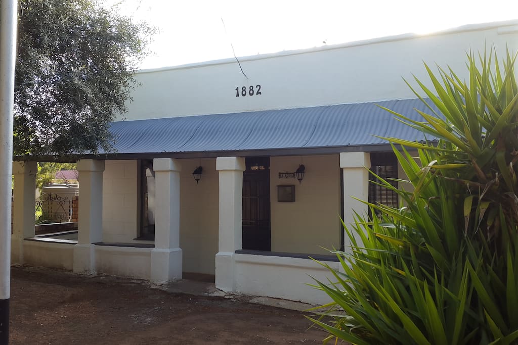 One of the oldest homes in Bethulie, Wild Olive Cottage was built in 1882.
