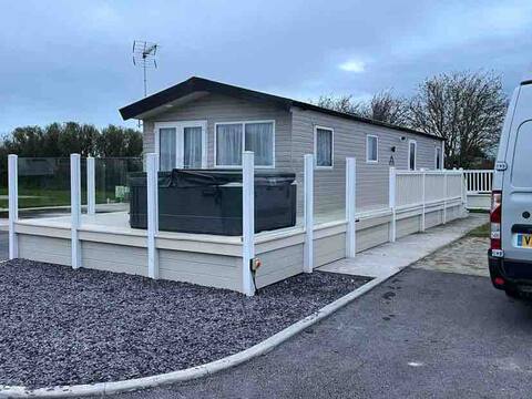 Delightful holiday home with brand new hot tub