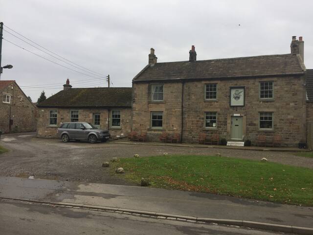 Fernaville's Rest at Whorlton [Rm2]