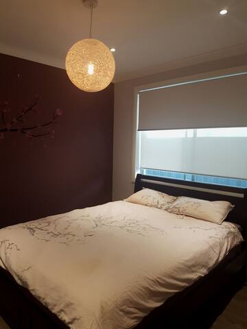Glenfield home in a clean suburb & near train stn