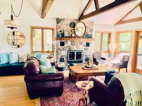 Spacious Lakefront Home, Private Pier