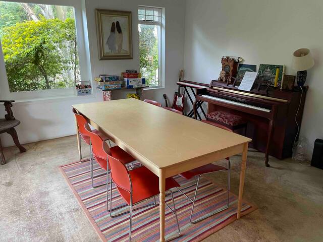 4bed family home, with solar +pizza +games room gallery image 4