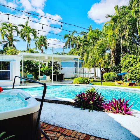 Tropical paradise! Walking distance to the beach! gallery image 5